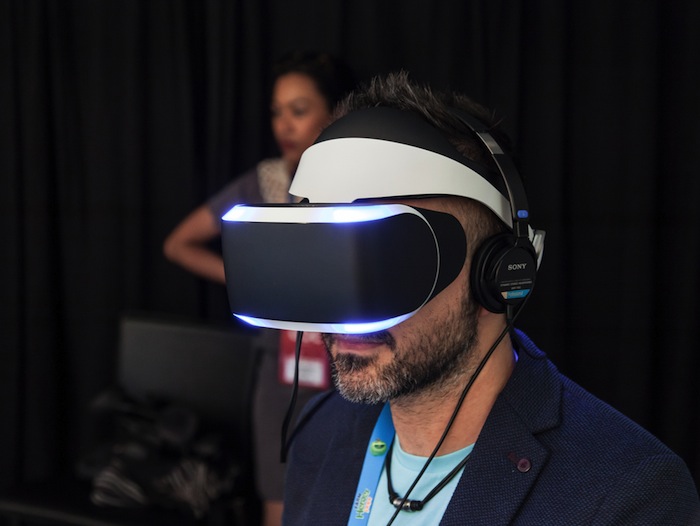 La realidad virtual es una de las principales consideraciones a futuro para la red social más famosa del mundo. Foto: EFE