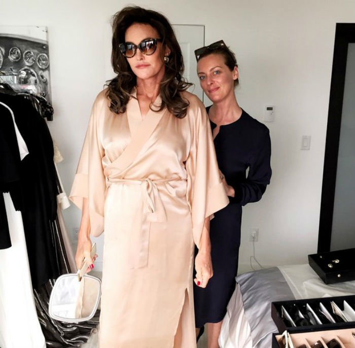 Caitlyn Jenner Con La Estilista Jessica Diehl En La Sesión De Fotos Para Vanity Fair Foto Facebook De Vanity Fair