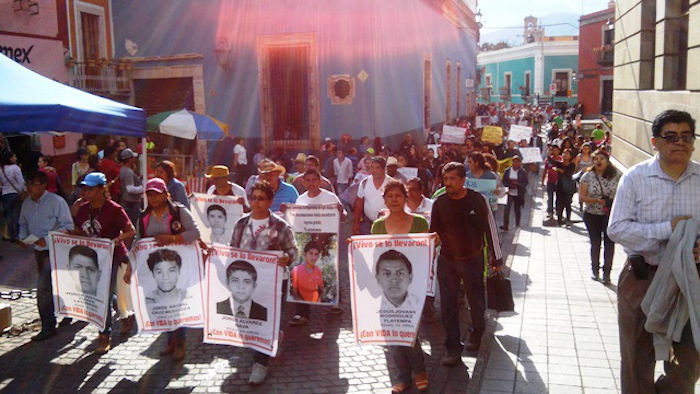 Familiares de normalistas de Ayotzinapa en Guanajuato.  Foto: Carmen Pizano, Zona Franca