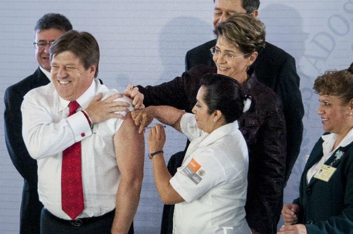 Miguel Herrera encabeza el evento "Embajadores por la vacunación… ahora Influenza Estacional".  FOTO: DIEGO SIMÓN SÁNCHEZ /CUARTOSCURO.COM