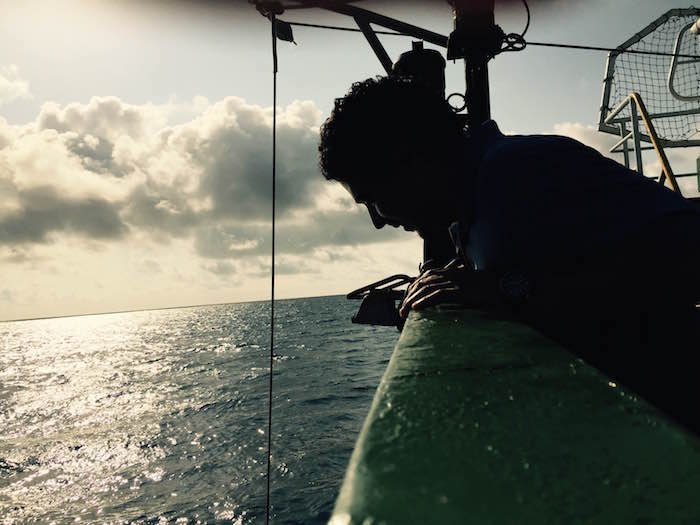 Desde el Esperanza, un grupo de científicos y estudiantes mexicanos levanta muestras y hace pruebas del agua de mar. Foto: Alejandro Páez Varela, SinEmbargo