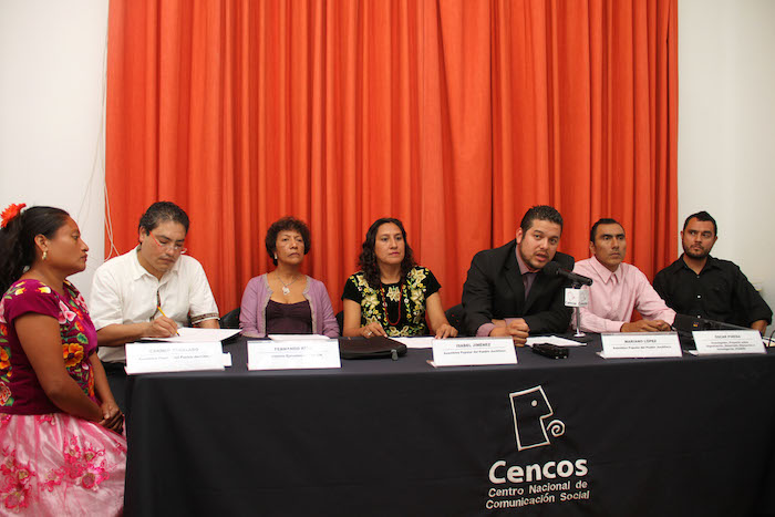 Habitantes De La Comunidad Zapoteca De Juchitán De Zaragoza Oaxaca Y Sus Defensores En Conferencia De Prensa Hoy En La Ciudad De México Foto Luis Barrón Sinembargo