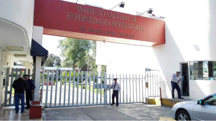 Hace unos años, el Instituto Nacional de Enfermedades Respiratorias (INER) canceló sorpresivamente un proyecto para construir un nuevo espacio para pacientes con VIH. Ahora, es señalado por haber optado por una remodelación sin justificar la razón y en incumplimiento a una orden judicial. Foto: Luis Barrón, SinEmbargo