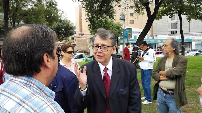 Legisladores de Morena acudieron a la protesta de ciudadanos. Foto: Luis Barrón, SinEmbargo