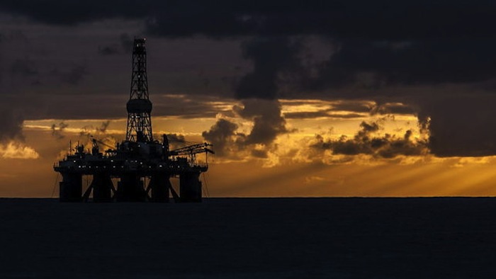 De acuerdo con sus impulsores, las microondas pueden hasta limpiar la contaminación producida por métodos de extracción petrolera. Foto: EFE