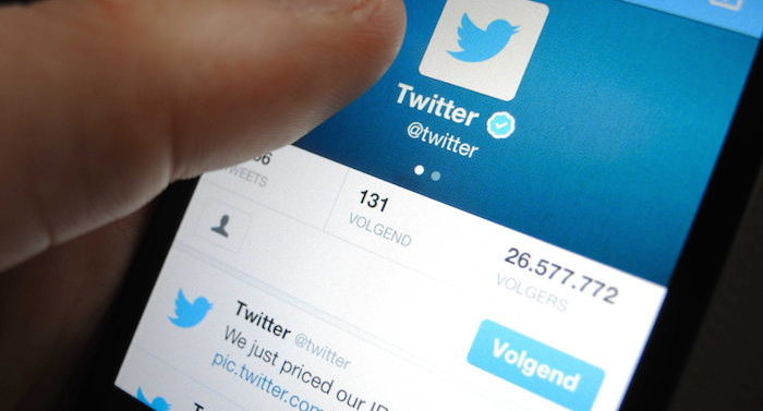 Twitter ha introducido varios cambios en los mensajes directos, como la posibilidad de mandarlos a grupos de usuarios o la opción de tener una conversación privada con un tuitero sin necesidad de que éste te siga. Foto: EFE