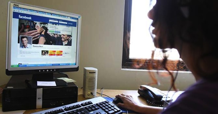 Facebook se alzó como la principal fuente de información para los cibernautas. Foto: EFE