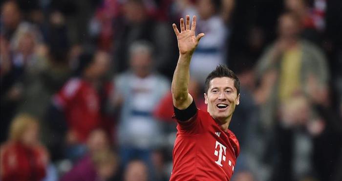 El Jugador Del Bayern Múnich Robert Lewandowski Celebra Después De Anotar Un Gol Ante El Wolfsburgo Foto Efe