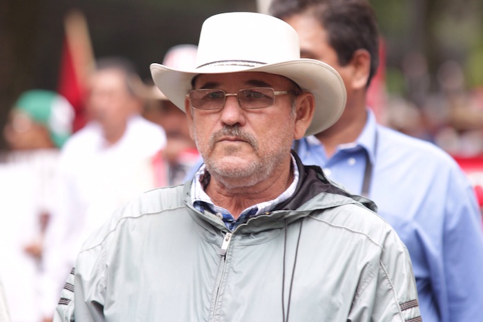 El Fundador De Las Autodefensas En Michoacán Hipólito Mora Chávez Acompañó a Los Manifestantes a La Marcha Foto Francisco Cañedo Sinembargo