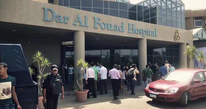 El hospital Dar al Fouad, donde permanecen ingresados los turistas que fueron confundidos por terroristas y disparados por error por las fuerzas de seguridad egipcias, en El Cairo (Egipto) Foto: EFE