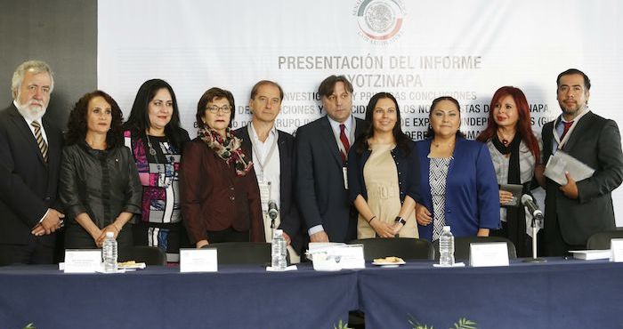 Carlos Martín Beristain Y Francisco Cox Vial Integrantes Del Grupo Interdisciplinario De Expertos Independientes Se Reunieron Con Senadores De La República Para Presentar El Informe De Las Primeras Conclusiones De Las Desapariciones Y Homicidios De Los Normalistas De Ayotzinapa Elaborado Por Expertos Del Giei De La Cidh Foto Cuartoscuro