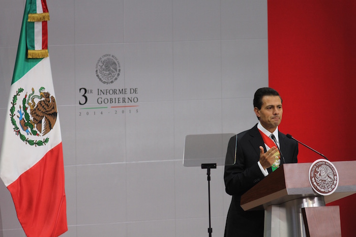 El Presidente Enrique Peña Nieto ofreció hoy un mensaje desde Palacio Nacional con motivo de su Tercer Informe de Gobierno. Foto: Luis Barrón, SinEmbargo