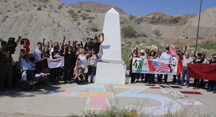 Los participantes leyeron su posicionamiento y exigieron a las autoridades justicia para los normalistas de Ayotzinapa. Foto: El Diario