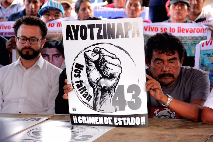 El caso de los estudiantes de Ayotzinapa muestra que la miseria de México puede estar aún más relacionada con EU. Foto: Luis Barrón, SinEmbargo.