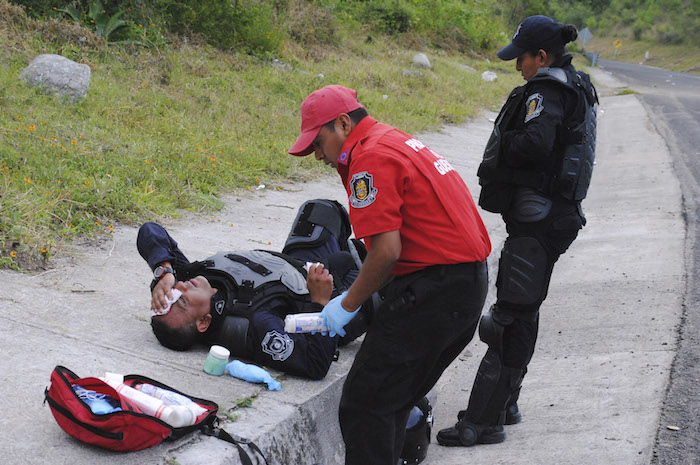 Uno de los oficiales heridos. Foto: Cuartoscuro