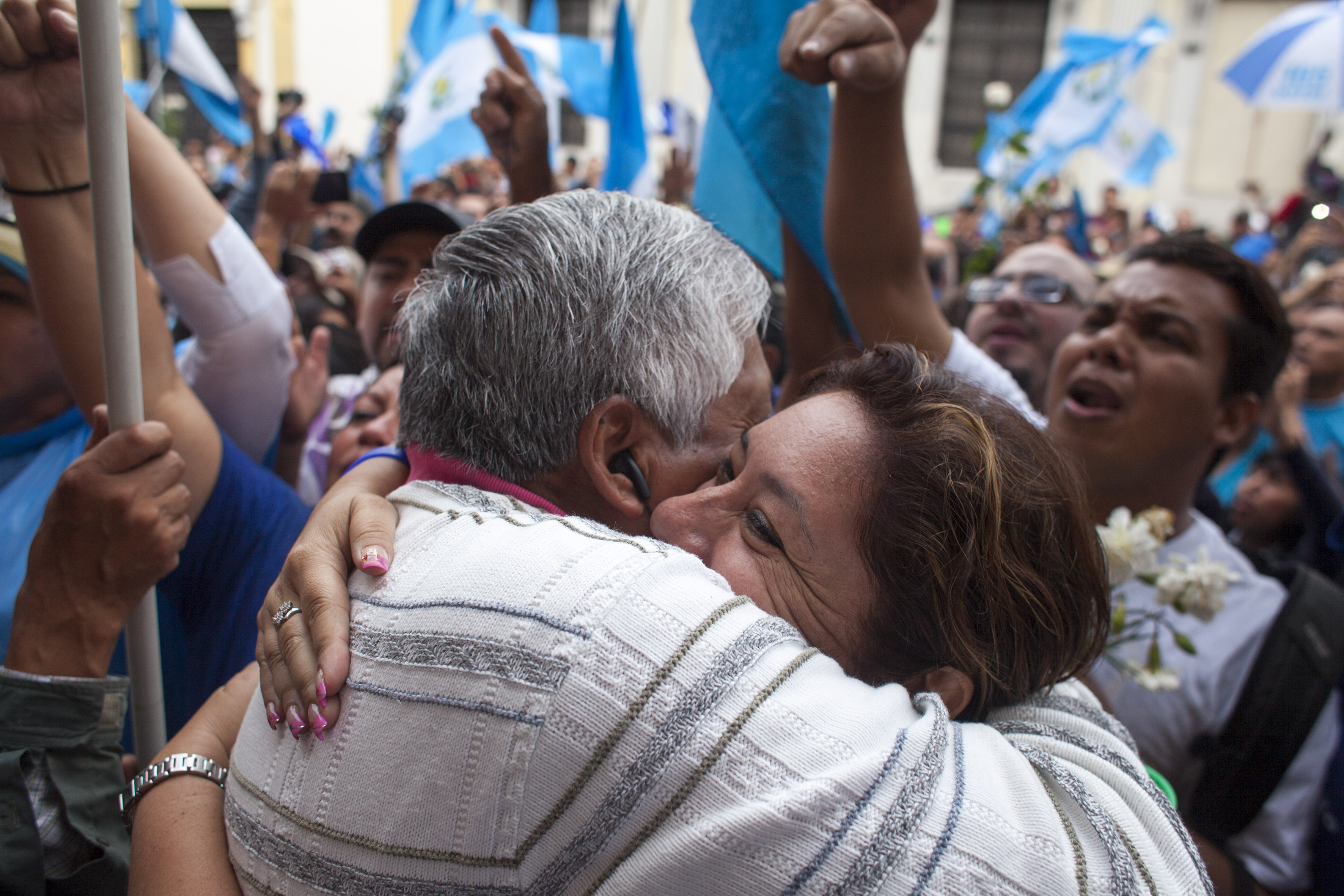 Manifestantes celebraron la decisión del Congreso. Foto: Xinhua