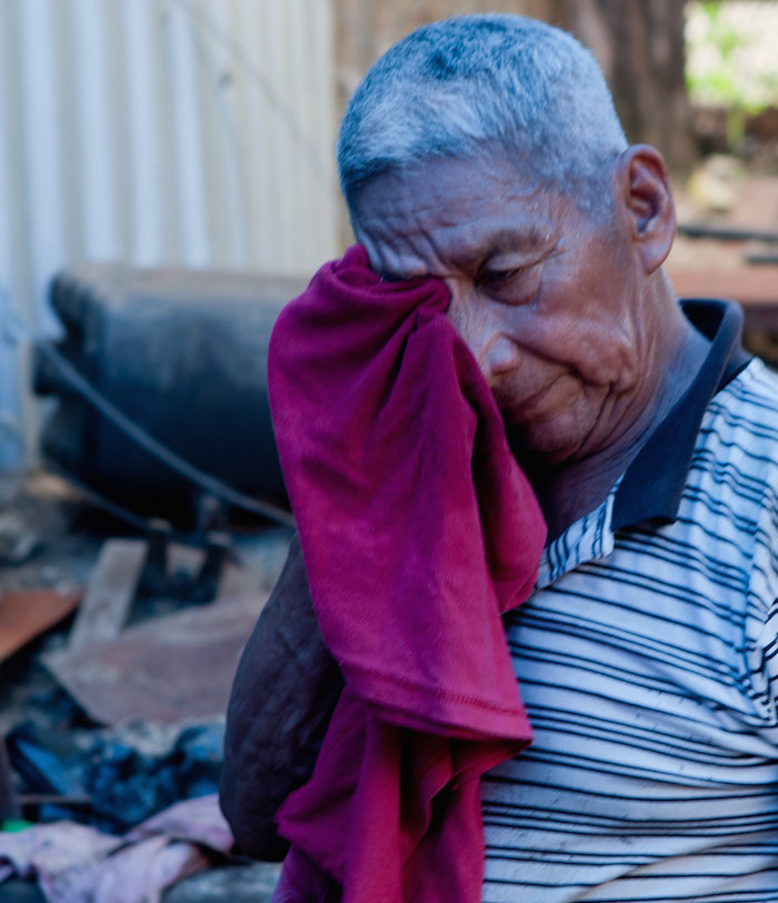 Eapa Tabasco agosto José Dolores López Gramajo De Años De Edad Con Oficio De Herrero Desde Hace Un Poco Más De Años Se Gana El Sustento Diario En Su Taller Para Mantener a Su Esposa Don Lolo Como Lo Conocen En El Fraccionamiento La Ceiba Tiene Seis Hijos Siete Nietos Ocho Bisnietos Y Una Tataranieta él Es Un Abuelito Que a Pesar De Su Edad Avanzada No Le Impide Desarrollar Un Trabajo Pesado Y Así Poder Tener Ingresos Para Mantener a Su Familia