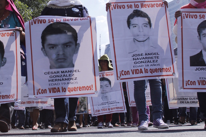 Los padres de los 43 han salido a las calles sin falta durante 12  meses desde la desaparición de sus hijos para exigir su presentación con vida. Foto: Cuartoscuro 