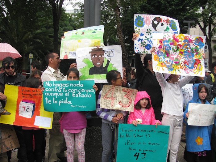 Los Niños También Acudieron a La Marcha Y Exigieron Justicia Por Los Normalistas Foto Xanath Lastiri