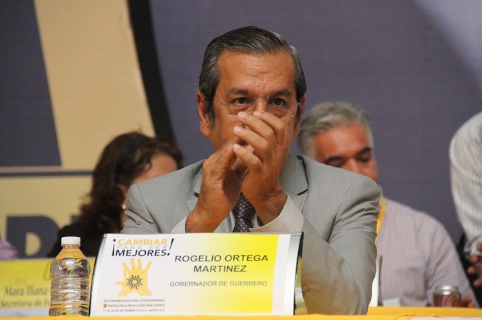 El Gobernador de Guerrero, Rogelio Ortega, también recibió abucheos por parte de los congresistas del PRD. Foto: Luis Barrón, SinEmbargo