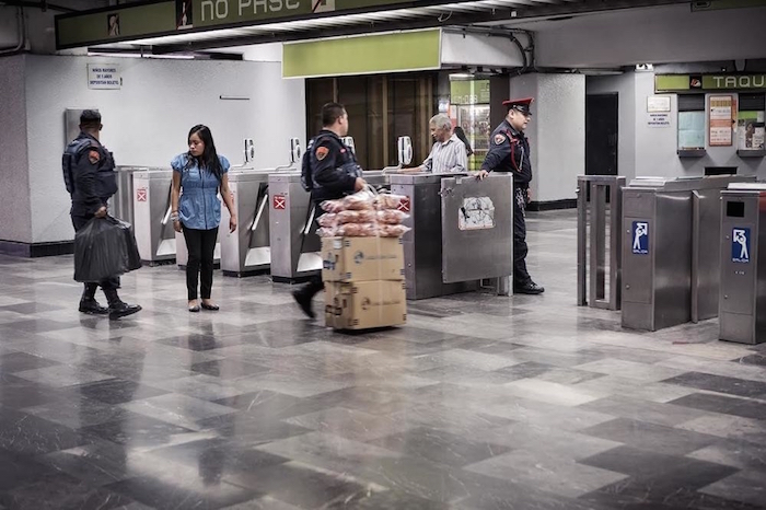 Con Frecuencia La Policía Confisca Los Bienes De Los Vendedores Foto Vice Annick Donkers