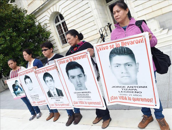 La comitiva de madres de los normalistas desaparecidos. Foto: EFE