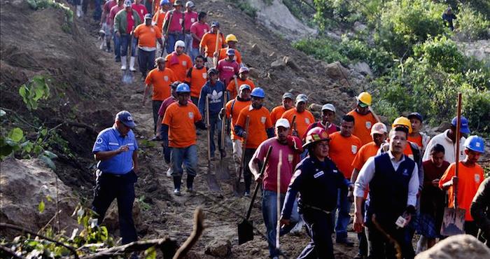 El Secretario Ejecutivo De La Coordinadora Nacional Para La Reducción De Desastres conred Alejandro Maldonado Explicó Que Las Operaciones De Búsqueda De Los Desaparecidos Que Cifró En Este Martes Serán Suspendidas En La Tarde De Hoy Foto Efearchivo