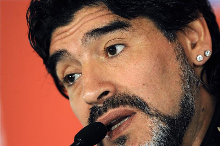 Maradona celebró su aniversario 55 con cierto revuelo en las redes. Foto: EFE