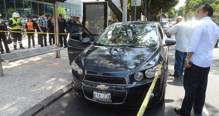 Un Hombre Que Conducía Un Auto Swft Recibió Un Balazo En La Cara Por Parte De Dos Mujeres De La Policía De Investigación Después De Un Altercado Vehicular Foto Cuartoscuro