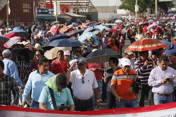 Cientos de maestros marcharon por las calles de Oaxaca. Foto: Cuartoscuro