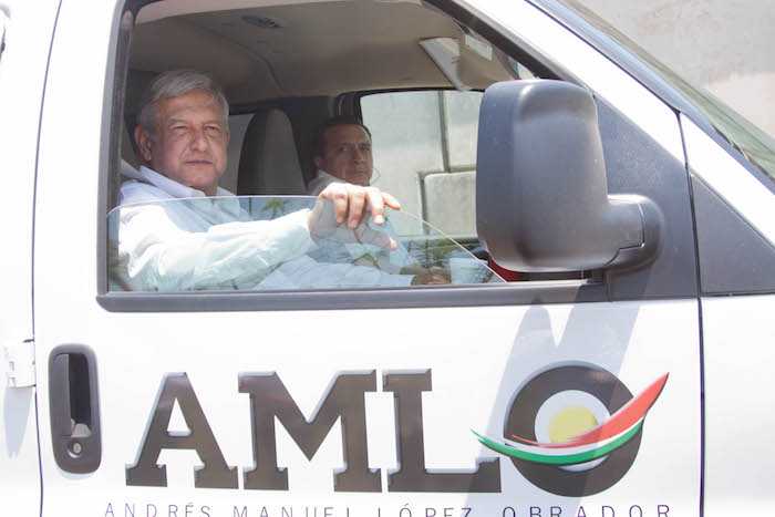 Andrés Manuel López Obrador y su ex chófer, Nicolás Mollinedo. Foto: Cuartoscuro 