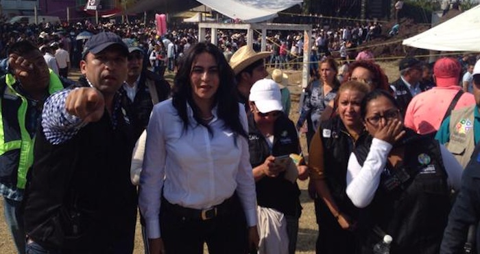 La Jefa Delegacional De Iztapalapa Dione Anguiano En Uno De Sus Recorridos Por La Demarcación Foto Twitter dioneanguianof