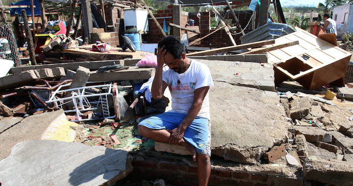 Pobladores De La Comunidad De Chamela Jalisco Tras El Paso Huracán patricia Foto Cuartoscuro