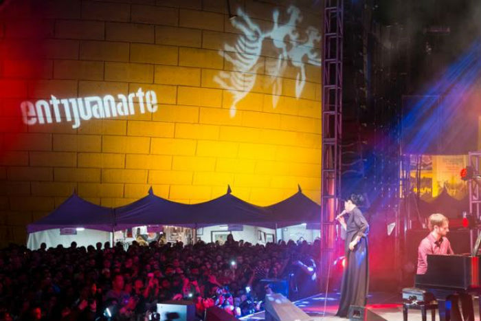 La Cantante Ofreció Un Concierto Ante Un Público Que La Escuchó Arrobado Foto Especial