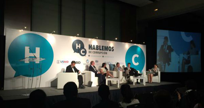 Especialistas coincidieron que la corrupción genera grandes costos en el foro "Hablemos de corrupción". Foto: IMCO