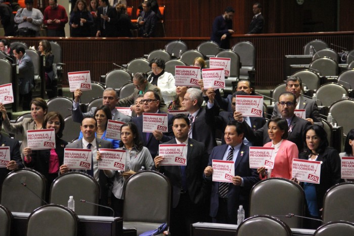 Durante la discusión de la Miscelánea Fiscal, legisladores del PAN se manifestaron contra la homologación del IVA en las fronteras. Foto: Luis Barrón, SinEmbargo