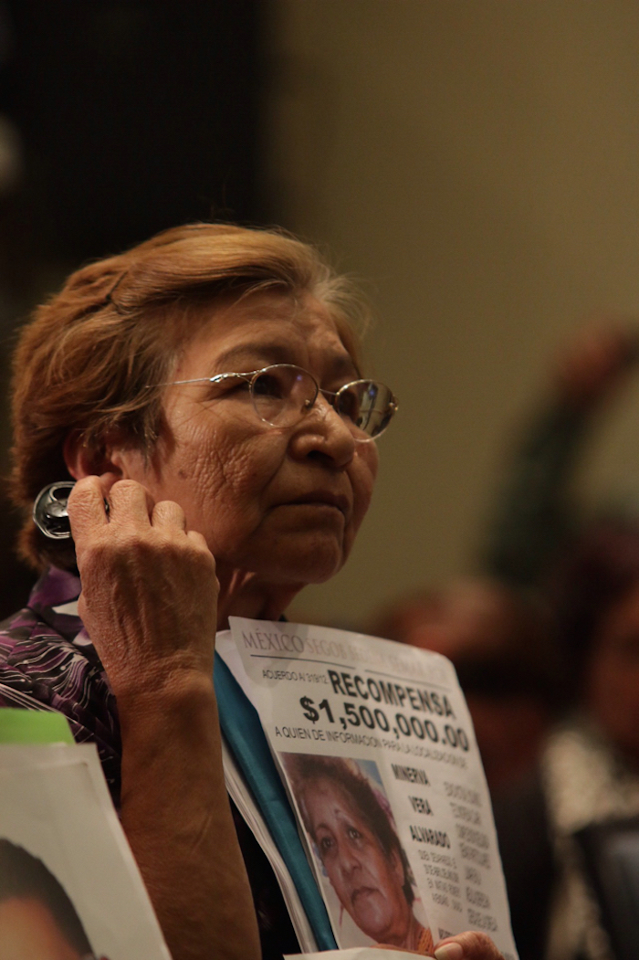 Víctimas de violaciones a los derechos humanos estuvieron presentes hoy en la conferencia de prensa de la CIDH. Foto: Luis Barrón, SinEmbargo