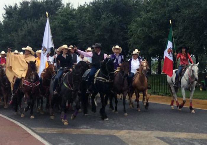 La cabalgata de “El Bronco”, al llegar al gobierno. Foto: Twitter, @JaimeRdzNL