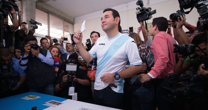 El Comediante Y Empresario Jimmy Morales Acude a Emitir Su Voto Foto Efe