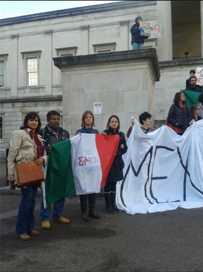 Laura Álvarez durante una de las manifestaciones en Londres para exigir la aparición de los 43 normalistas mexicanos. Foto: Facebook Justice For Mexico Now