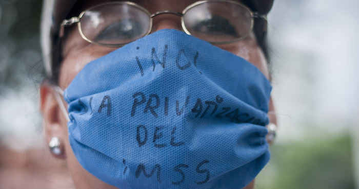 Mujer Con Rostro Tapado En La Marcha