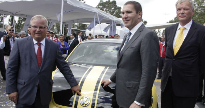 El Gobernador De Puebla Devela Placa De Vw Foto Cuartoscuro