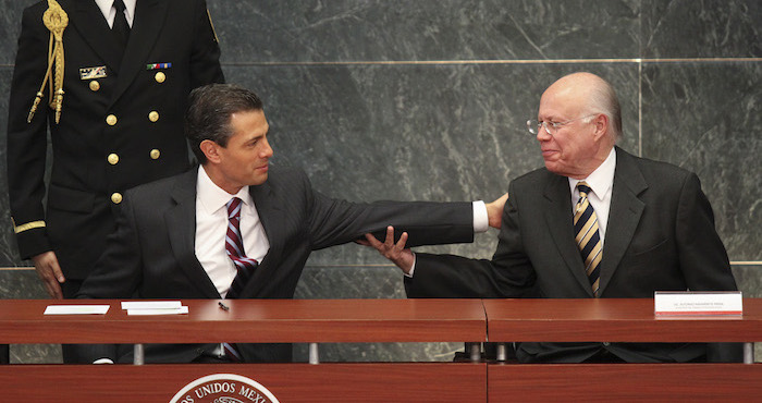 El Presidente Enrique Peña Nieto y José Narro Robles, Rector de la UNAM, en una imagen captada en Los Pinos. Foto: Adolfo Vladimir, Cuartoscuro