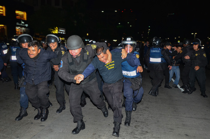 Granaderos Practicaron Ejercicios Tácticos Para La Marcha Del Día De Hoy Foto Cuartoscuro