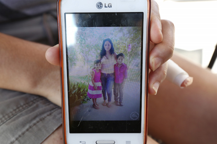 Maria Luisa estaba en un albergue para mujeres de Tijuana tras ser deportada. Sus hijos, nacidos en EEUU, están con su hermana en un estado del norte del pas. Foto: Aurelia Ventura, La Opinión