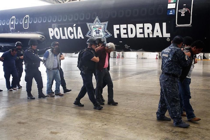 Los Profesores De La Cnte a Su Arribo Al Df Foto Especial