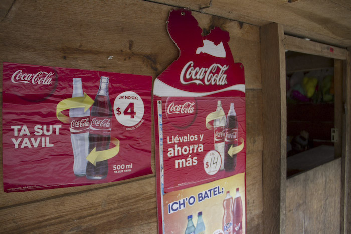 Los productos de la industria de comida chatarra han llegado a las comunidades más pobres del país. Foto: Cuartoscuro