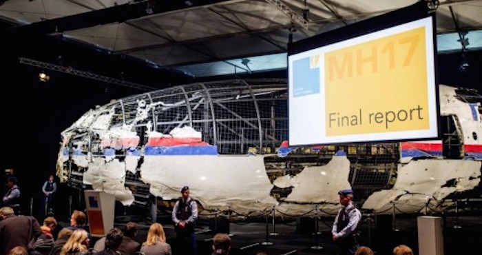 Reconstrucción Del Fuselaje Del Vuelo Mh De Malaysia Airlines En Gilze Rijen holanda Foto Efe