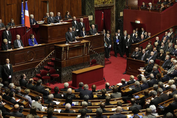 El Presidente Francés François Hollande Se Dirigió Ayer a Su Nación a Través De Un Discurso Ante Los Parlamentarios De Las Dos Cámaras Legislativas Del País Reunidas En Congreso Extraordinario En Versalles Foto Efe