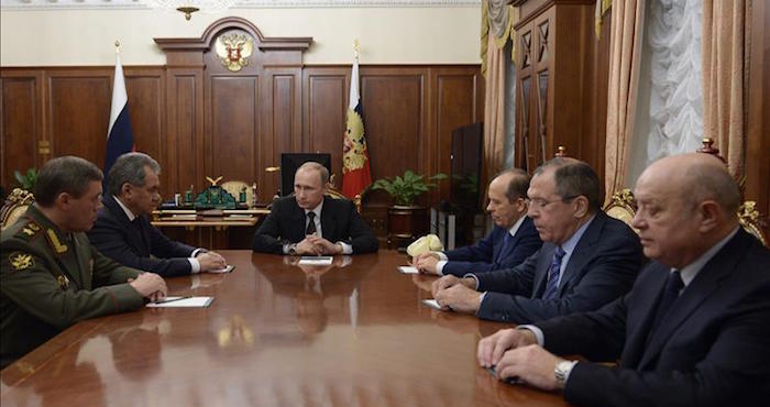 El Presidente Ruso Vladímir Putin Y Parte De Su Gabinete Durante Una Reunión Esta Mañana En Moscú Sobre La Investigación Del Siniestro Del Airbus A De La Aerolínea Rusa Metrojet Foto Efe